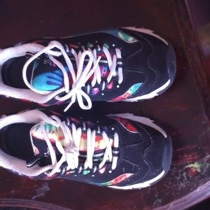 Sketchers Shoes